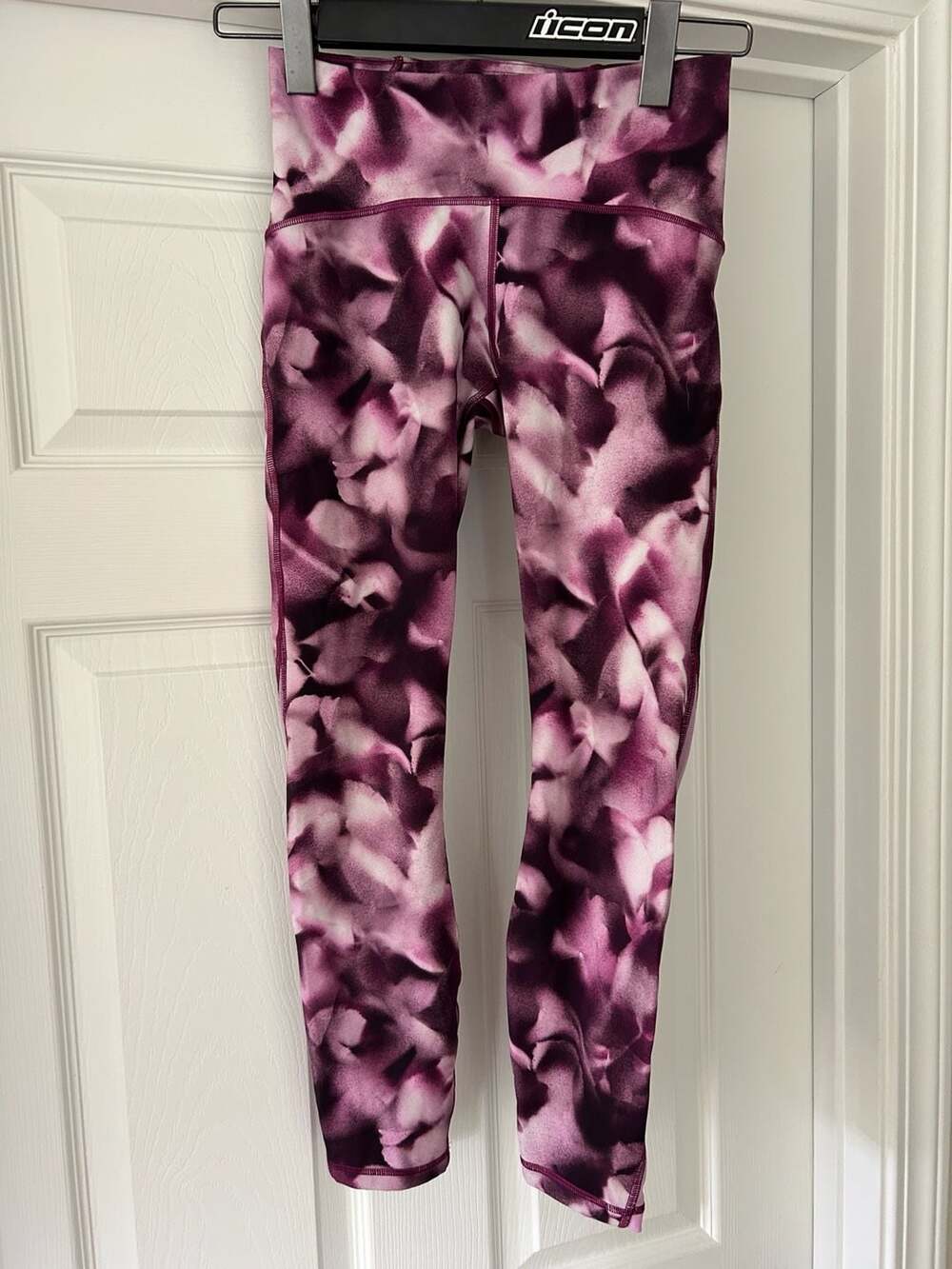 Lululemon Size 6 Purple Abstract Print Leggings